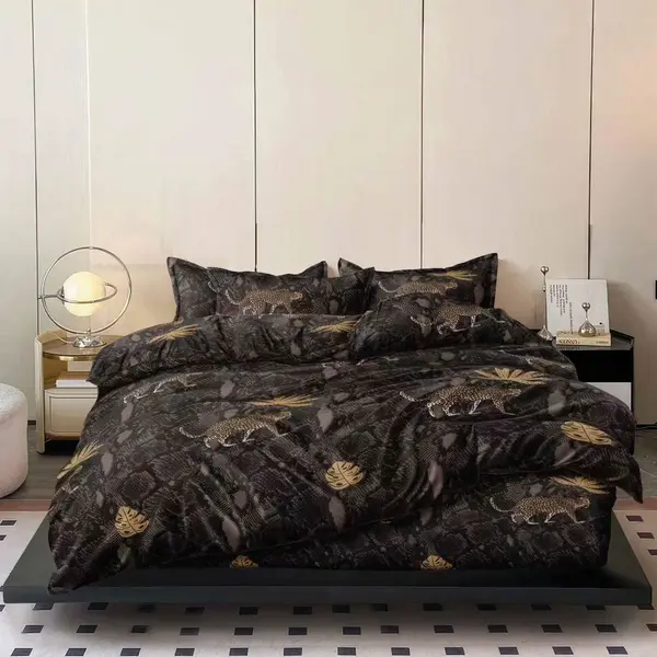 Lenjerie pat dublu bumbac satinat - 3 Bucati 219 Lei - Negru animal print