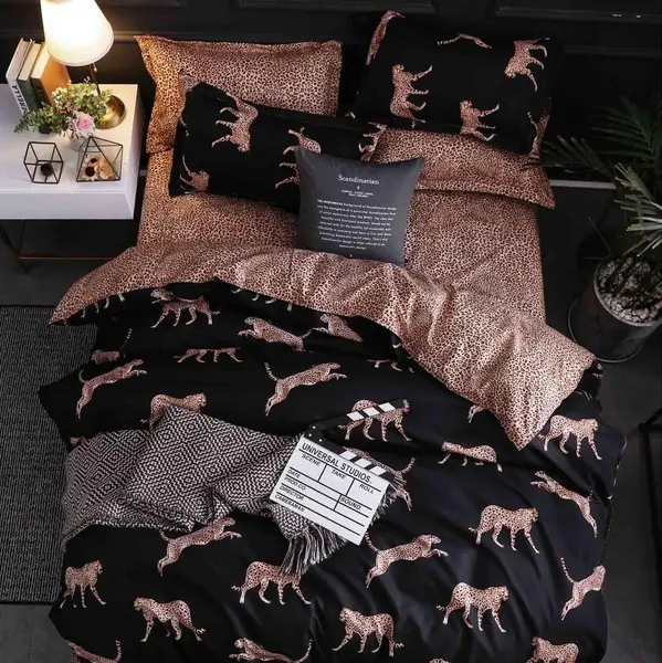 Lenjerie pat dublu bumbac satinat - 3 Bucati 219 Lei - Negru leoparzi