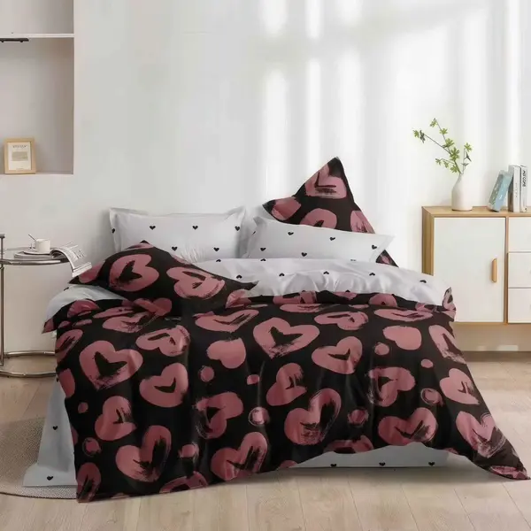 Lenjerie pat dublu bumbac satinat - 3 Bucati 219 Lei - Negru Rosu inimioare