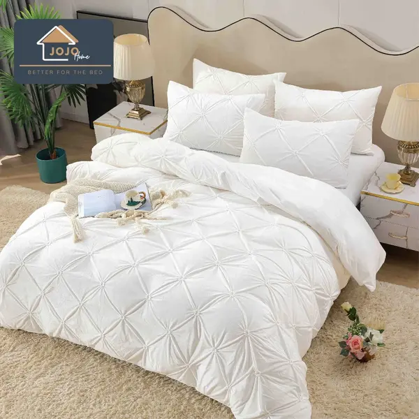 Lenjerie pat dublu, Catifea Deluxe, cu pliuri brodate, 4 piese, Jojo Home, Alb
