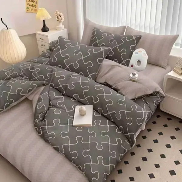 Lenjerie Pat Dublu Cu Elastic Bumbac Satinat - 3 Bucati 219 Lei - Gri puzzle