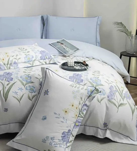 Lenjerie pat dublu, FINET DeLuxe, 6 piese, cu ELASTIC, Jojo Home, Cutie Eleganta, Alb, Bleu, Flori de Lavanda