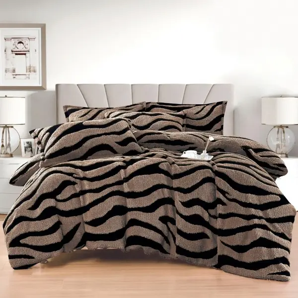 Lenjerie pat dublu, Super Pufoasa COCOLINO Sherpa, cu ELASTIC, 4 piese, Maro, Zebra Print