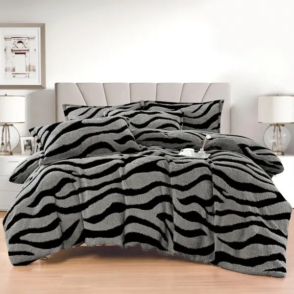 Lenjerie pat dublu, Super Pufoasa COCOLINO Sherpa, cu ELASTIC, 4 piese, Gri inchis, Zebra Print