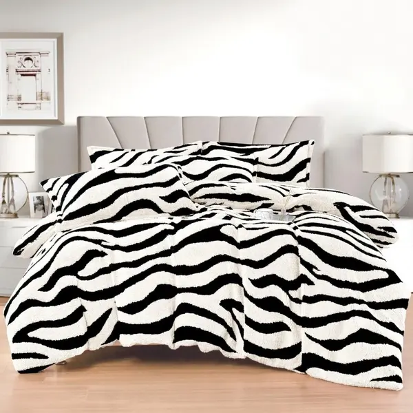 Lenjerie pat dublu, Super Pufoasa COCOLINO Sherpa, cu ELASTIC, 4 piese, Alb, Zebra Print