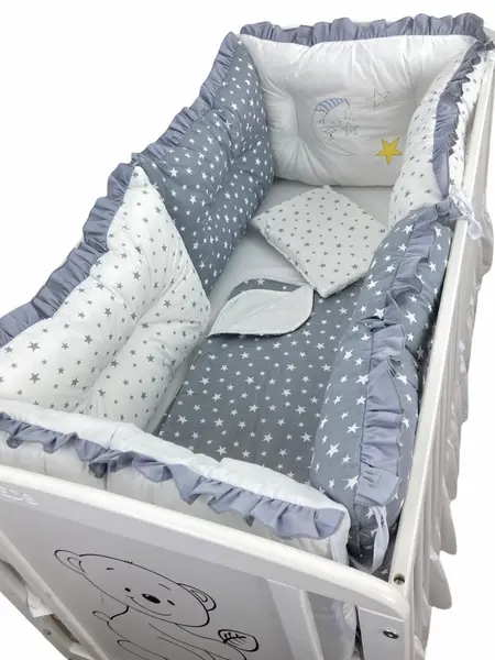 Lenjerie patut 140x70 cm cu 6 aparatori pufoase, cearsaf si paturica Mix stelute gri