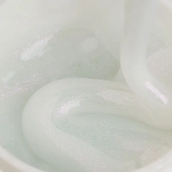 Liquid Polygel Everin 027 – Sparkling Waters | HEMA & TPO Free | Alb translucid cu sclipici irizat