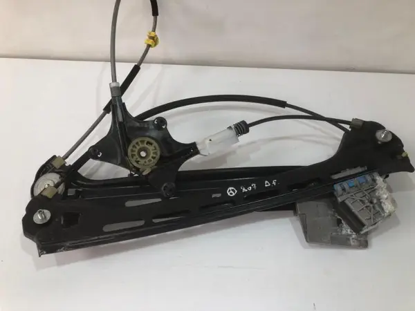 Macara geam electric dreapta fata a2077200246 Mercedes E-Class (2009->) [C207]