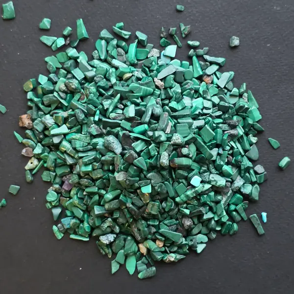 Malachit chipsuri 1 kg