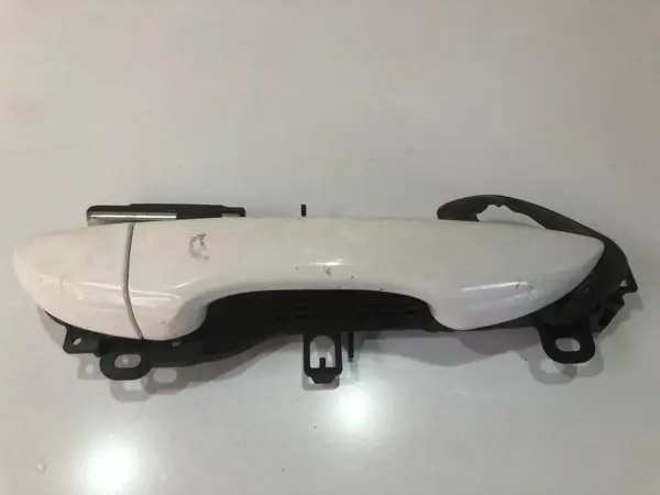 Maner usa dreapta fata culoare alba Toyota Corolla (2012-2018)
