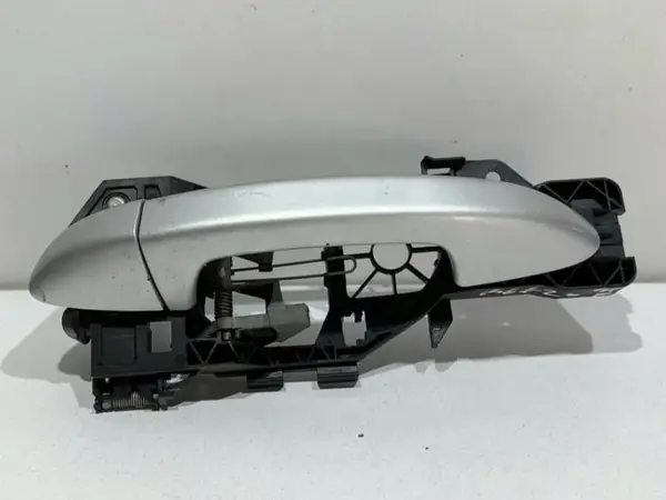 Maner usa stanga fata culoare argintie - la7w Volkswagen Passat B6 3C (2005-2010)