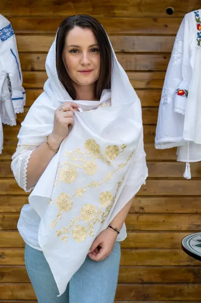 Marama cu broderie 15