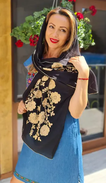Marama cu broderie Inflorata