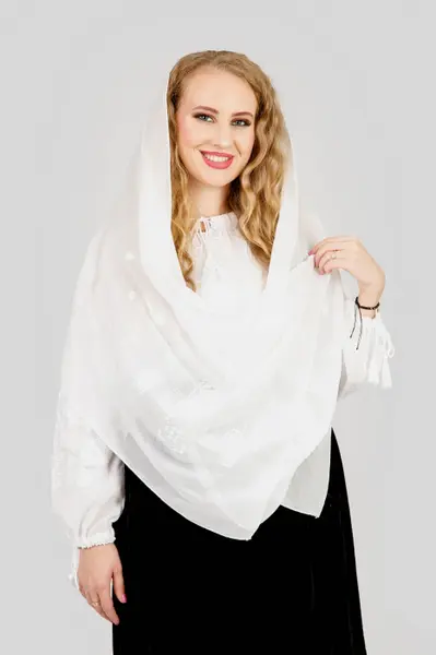 Marama traditionala alba cu broderie geometrica alba Clara