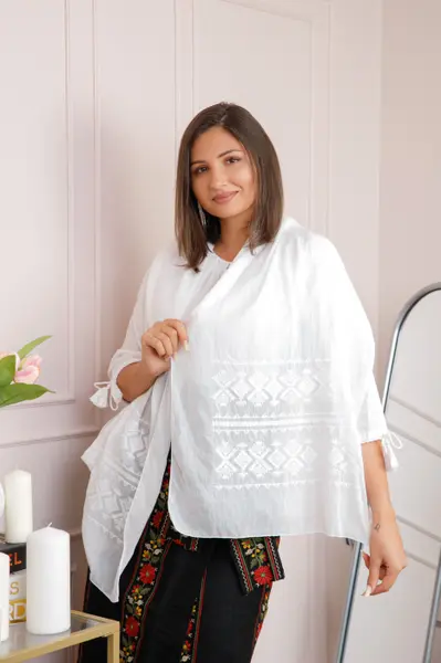 Marama traditionala alba cu broderie geometrica alba Ramona 02