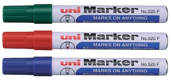 Marker permanent Uniball pe baza de ulei – Rosu