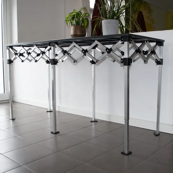 Masa - pult de prezentare pliabil - tip acordeon - inaltime reglabila 85-110 cm - aluminiu, cu blat metalic - dimensiune blat 285x70 cm - max 100Kg