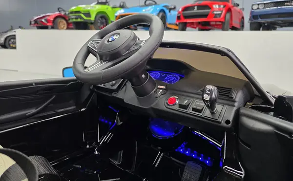 Masinuta electrica pentru copii BMW M5 Negru Metalic, 24V, licenta oficiala, telecomanda 2.4G, scaun din piele