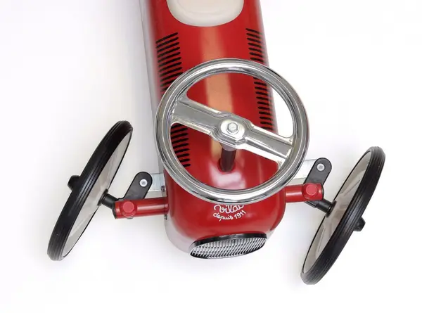 Masinuta pentru copii Vilac Vintage metalica, ride-on rosie cu roti crem
