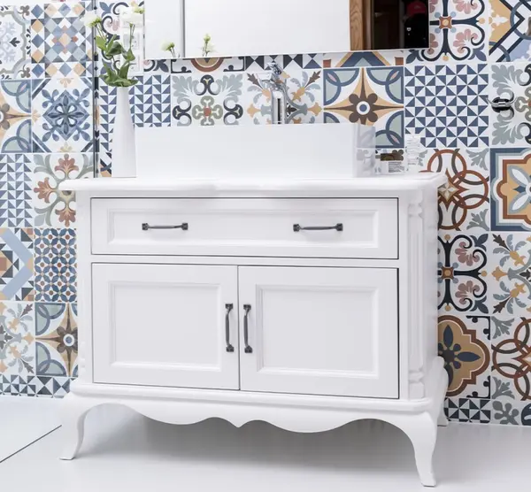 Mobilier baie Chic cu 2 usi si 1 sertar, sertarul pe sine soft close cu finisaj Vopsit