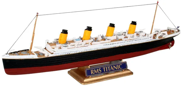 Model de asamblat de navă de pasageri Revell - R.M.S. Titanic (05804)