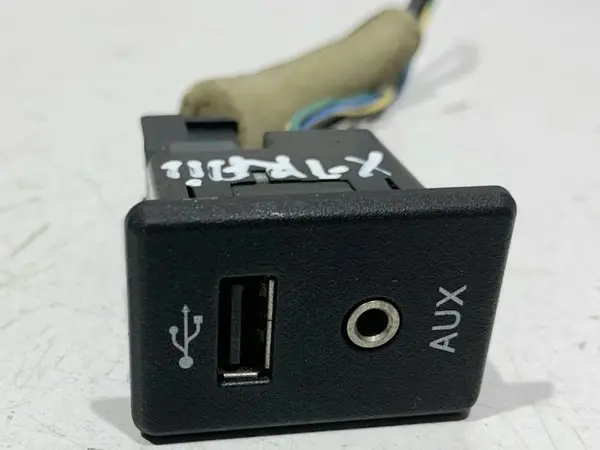 Modul / conector auxiliar usb 795405004 Nissan X-Trail 3 (2014-2017) [T32] 1.6 dci R9M
