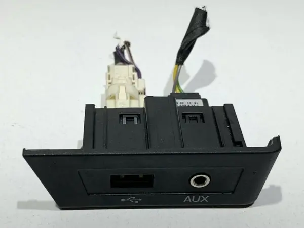 Modul / port usb aux 5JC035727 Skoda Rapid (2012-2017)