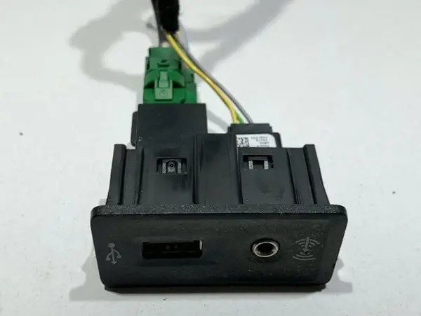 Modul / priza usb aux 5G0035222E Seat Leon 3 (2012-2016) 1.6 tdi DCXA