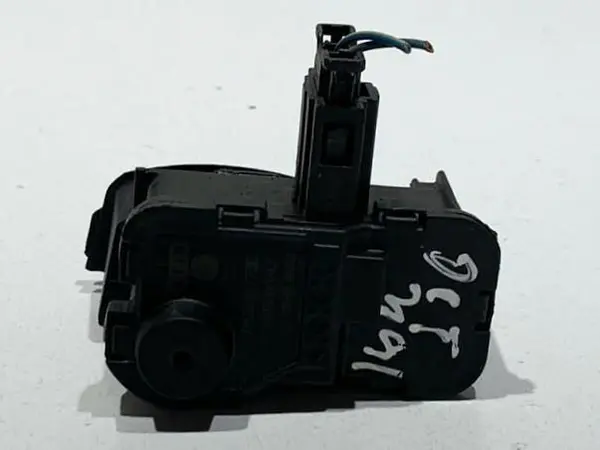 Motoras / actuator usa rezervor 7P0810773D Seat Leon 3 facelift (2016-2020)