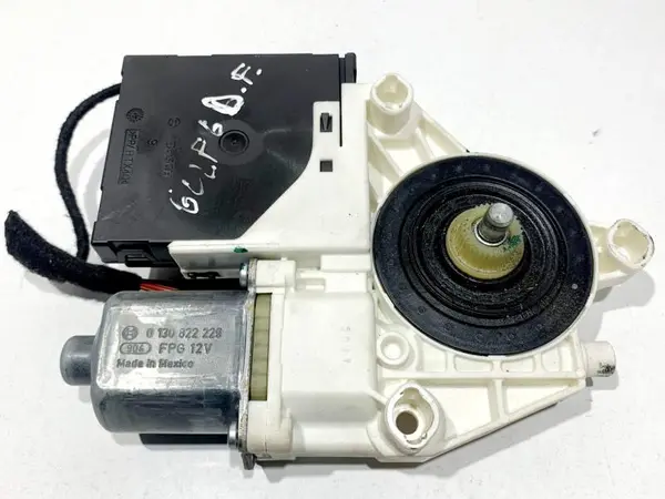 Motoras macara geam dreapta fata 1K5837402AN Volkswagen Golf 5 (2004-2009)