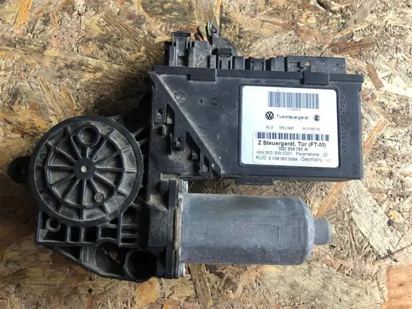 Motoras macara geam dreapta fata 3d2959701h Volkswagen Phaeton (2002-2010)