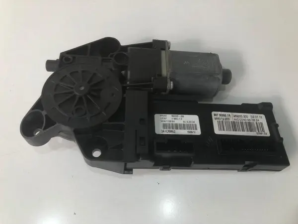 Motoras macara geam dreapta fata 807302821r Renault Megane 3 (2008-2012)