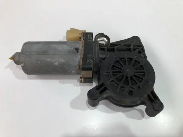 Motoras macara geam dreapta fata 9137041105 Mercedes ML (1998-2005) [W163]