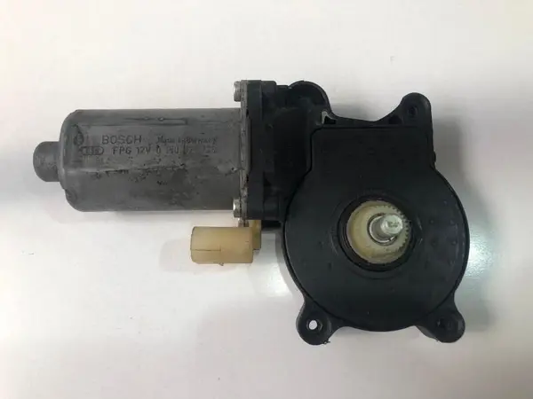 Motoras macara geam dreapta spate 0130821776 Audi A6 (1997-2004) [4B, C5]