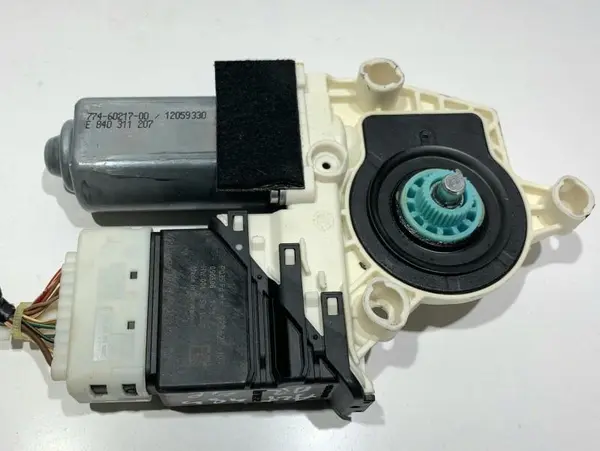 Motoras macara geam dreapta spate 1K0959704AE Seat Altea XL (2006-2009)