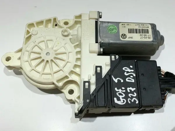 Motoras macara geam dreapta spate 1K0959704P Volkswagen Jetta 3 (1992-1998)