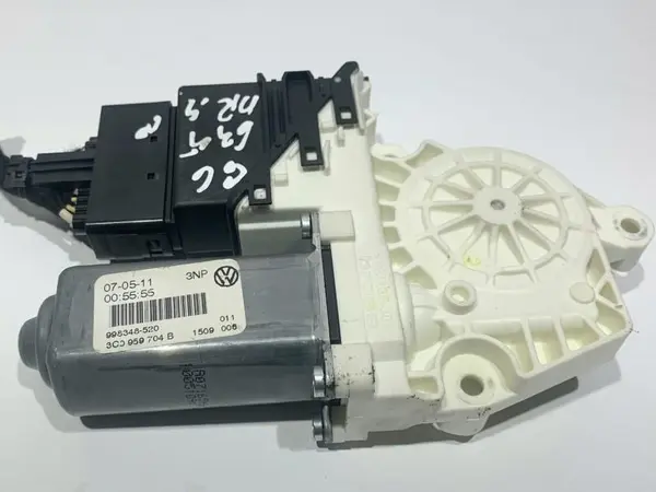 Motoras macara geam dreapta spate 3C0959704B Volkswagen Jetta 6 (2010-2014)