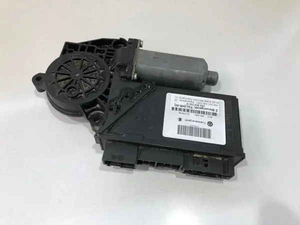 Motoras macara geam dreapta spate 3d0959704g Volkswagen Phaeton (2002-2010)