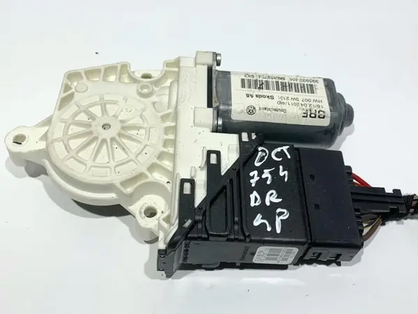 Motoras macara geam dreapta spate 5K0959704A Volkswagen Golf 6 (2008-2013)