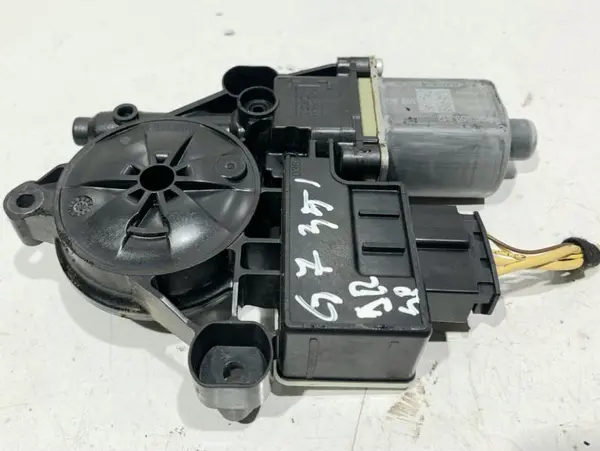 Motoras macara geam dreapta spate 5Q0959812 Audi A3 (2012-2019) [8V1]