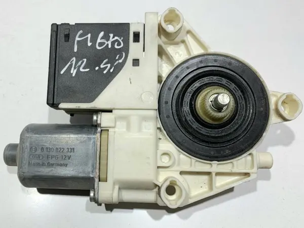 Motoras macara geam dreapta spate 827300003R Renault Megane 3 (2008-2012)
