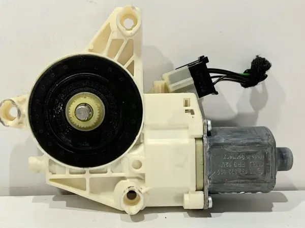 Motoras macara geam dreapta spate A2048200642 Mercedes C-Class (2007-2010) [W204]