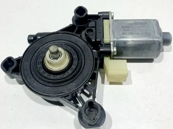 Motoras macara geam stanga fata 5Q0959801B Volkswagen Golf 7 (2012-2017)