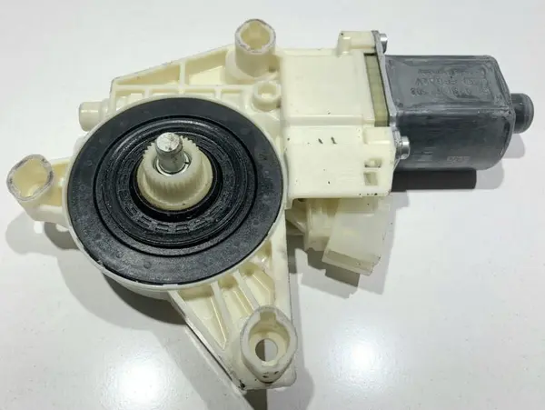 Motoras macara geam stanga fata A2048200142 Mercedes C-Class (2007-2010) [W204]