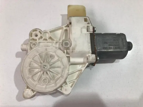 Motoras macara geam stanga fata / spate 7046031 BMW Seria 7 (2008-2015) [F01, F02]
