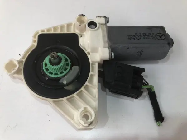 Motoras macara geam stanga fata / spate a2078200342 Mercedes E-Class (2009->) [C207]