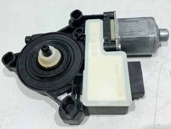 Motoras macara geam stanga spate 5Q0959407D Skoda Scala (2019->)