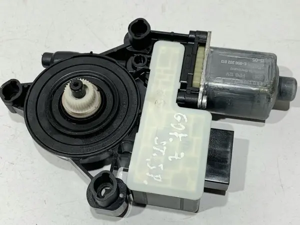 Motoras macara geam stanga spate 5Q0959811 Audi A3 (2012-2019) [8V1]