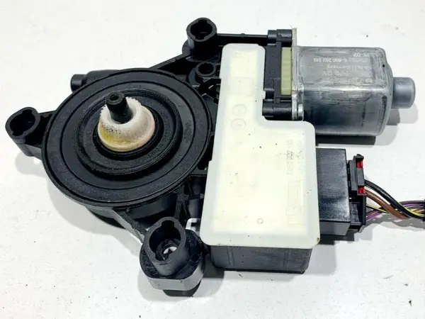 Motoras macara geam stanga spate 5Q0959811E Skoda Superb 3 (2015-2019)