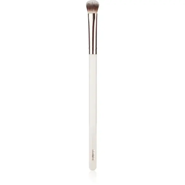 MUA Makeup Academy Brushes Flat Eye Base perie plata pentru aplicarea fardului 1 buc